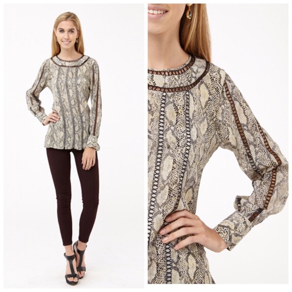 Rungolee Tops - Rungolee Angelica Blouse in Snakeskin print